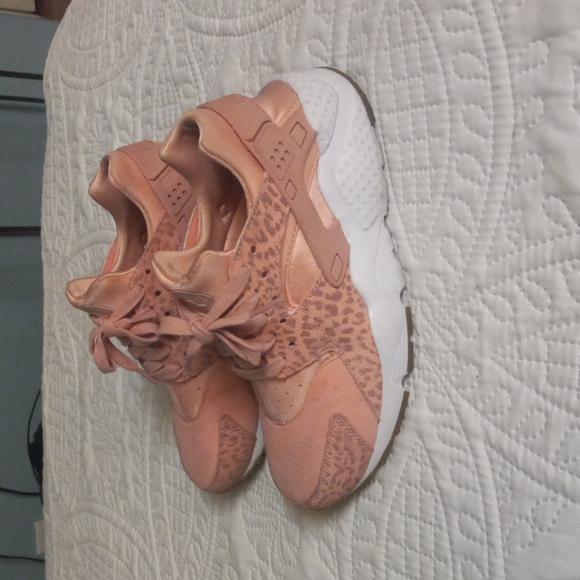 Nike Air Max Hurache size 6Y 7.5W - Picture 1 of 5